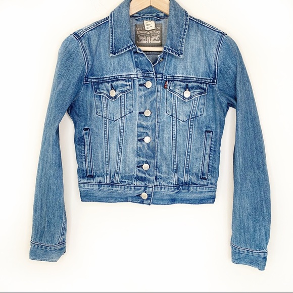 Levi's Jackets & Blazers - Levi’s Cropped Jean Jacket